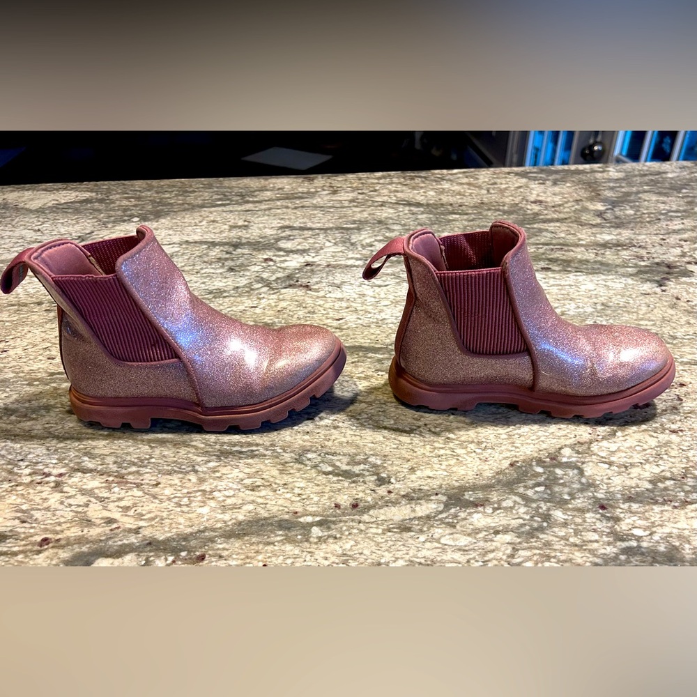 Native Pink Chelsea style kids boots